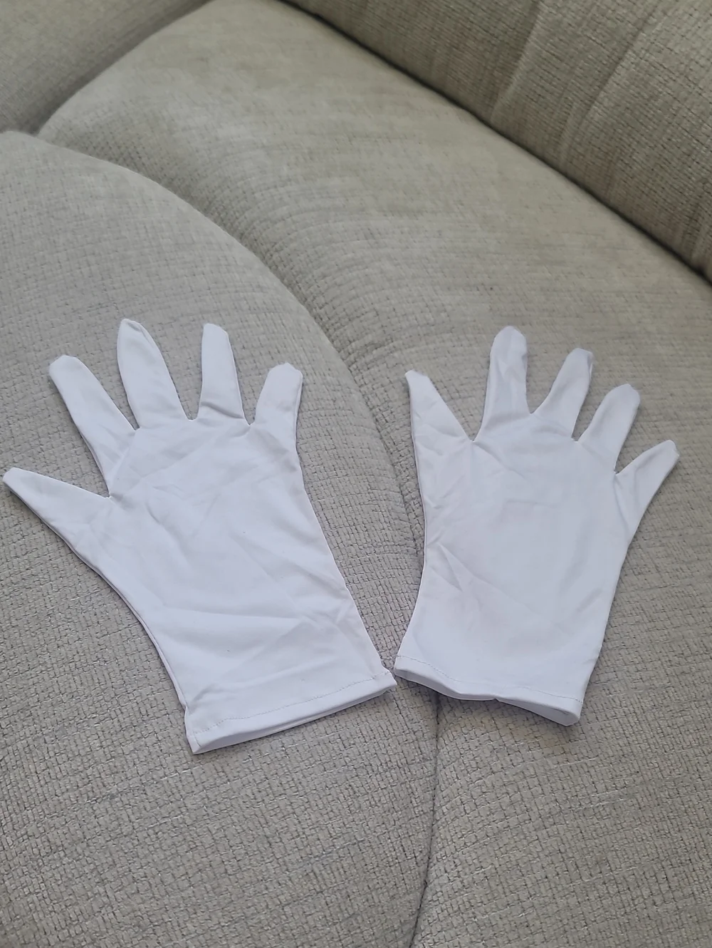 White Santiny Gloves